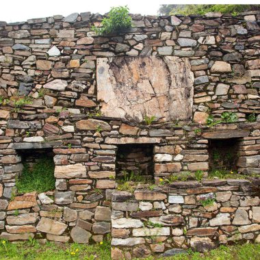 Choquequirao, Peru 'daki en iyi İnka harabelerinden biri. Machu Picchu yakınlarında Choquequirao İnka yürüyüş yolu. Peru 'daki Cuzco bölgesi 