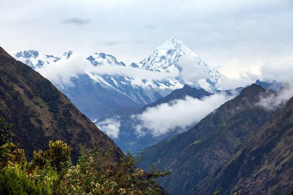 Monte Salkantay Medio Las Nubes Vista Desde Sendero Choquequirao Área — Foto de Stock