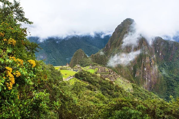 Machu Picchu 秘鲁库斯科地区Uesco世界遗产遗址 Peruvian Incan镇全景 — 图库照片