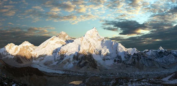 Monte Everest Vista Panorâmica Noite Com Belas Nuvens Pôr Sol — Fotografia de Stock