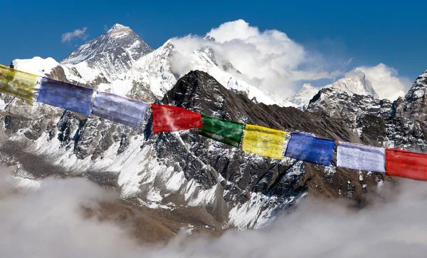 Kilátás Mount Everest Lhotse Buddhista Ima Zászlók Gokyo Everest Bázis — Stock Fotó