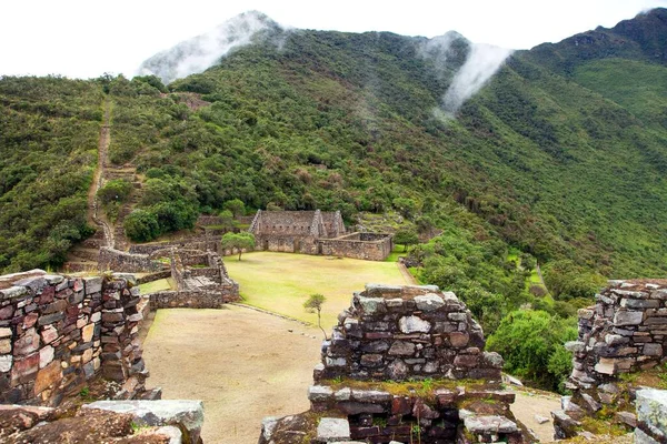 チケイラオはペルーで最も優れたインカ遺跡の1つです マチュピチュ近くのChoquequirao Incaトレッキングコース ペルーのクスコ地方 — ストック写真