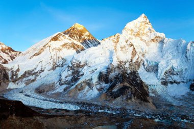 Everest Dağı 'nın akşam renkli manzarası ve Kala Patthar' dan Nuptse Dağı, Khumbu Vadisi, Solukhumbu Dağı, Everest Bölgesi, Sagarmatha Ulusal Parkı, Nepal Himalayalar Dağları
