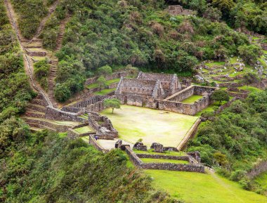 Choquequirao, Peru 'daki en iyi İnka harabelerinden biri. Machu Picchu yakınlarında Choquequirao İnka yürüyüş yolu. Peru 'daki Cuzco bölgesi 