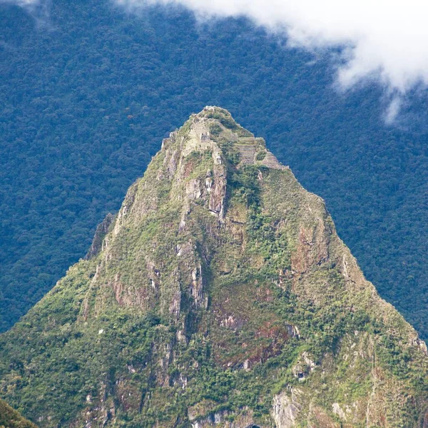 秘鲁库斯科附近Salkantay旅行一开始就可以看到Huayna Picchu山和Machu Picchu Inca镇的寺庙 — 图库照片