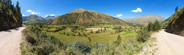Cordilheiras Dos Andes Perto Ausangate Campo Milho Estrada Perto Cusco — Fotografia de Stock