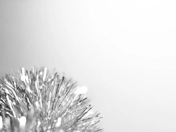 Yeni yıl, Noel tinsel. Şenlikli dekorasyon. Köşede konu. Alan derinliği.