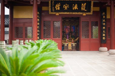 Shaoxing tapınakta Lufeng kapılar