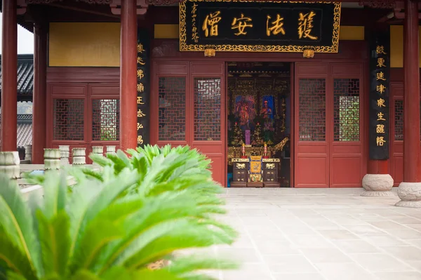 Drzwi w Lufeng świątyni w mieście Shaoxing — Zdjęcie stockowe
