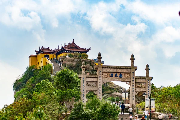 Shaoxing China October 2012 Buddhist Temple Mountains Morning Mist — Stock Photo, Image