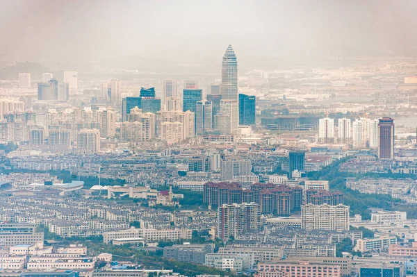 Stadtbild Der Zitternden Innenstadt Bei Blauem Nebelhimmel Luftaufnahme — Stockfoto