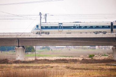 Alan boyunca yüksek hızlı D treni