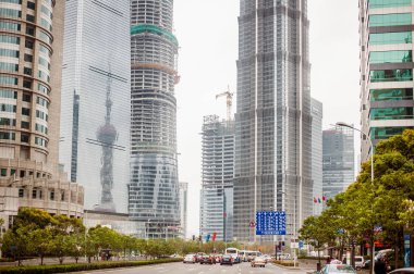 Birçok gökdelenler ile Pudong alan silueti 