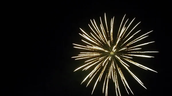 Fuochi Artificio Bianchi Con Sfondo Cielo Nero Vista Dal Basso — Foto Stock