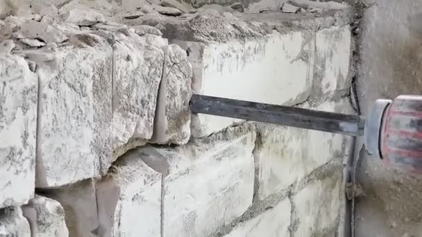 Aletle Çalışmak Çekiç Matkabı Tuğla Duvarı Kırar Özgün Ses — Stok video