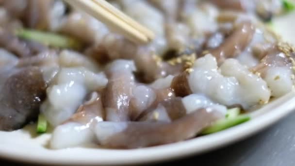 Cierren Los Palillos Con Los Tentáculos Pulpo Famosa Comida Coreana — Vídeo de stock