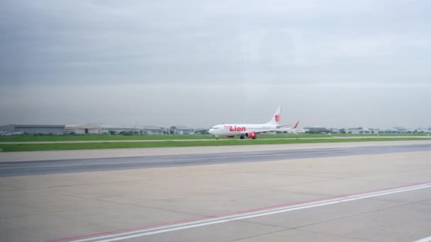 バンコク 2019年8月29日 ドンムアン国際空港に到着し 別の国に向かう飛行機の旅 — ストック動画