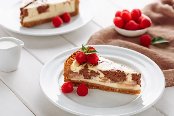 Marble Cheesecake Dessert with Raspberry Fruit — Stock Photo, Image