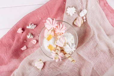 Dondurma beyaz hatmi tatlı yukarıdan aşağıya görünümü