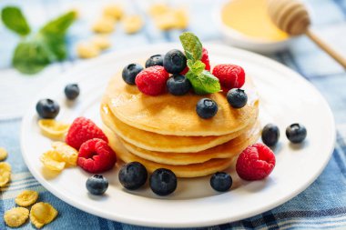 Pancake Blueberry Kızarmış Tatlı İstisna Kahvaltı