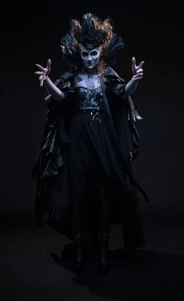 Mujer Vestida Brujas Posando Estudio — Foto de Stock