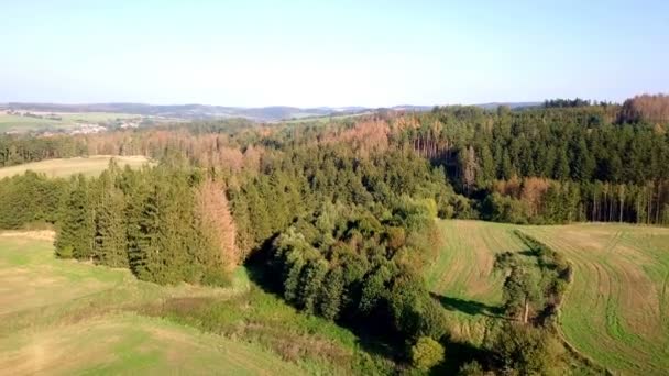 Herfst luchtfoto platteland highland landschap — Stockvideo