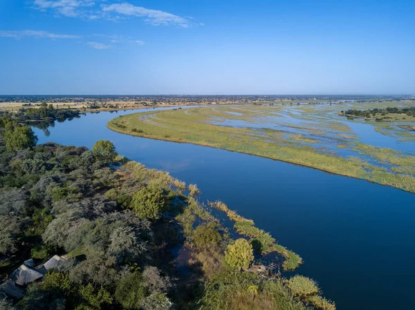 Antennimaisema Okavangon Suistossa Namibian Angolan Rajalla Joki Rannalla Vihreä Kasvillisuus — kuvapankkivalokuva