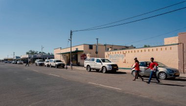 Namibya, Keetmanshoop, 30 Nisan: Şehir Keetmanshoop Afrika sokakta sıradan insanlar. Şehir Karas bölgesinde bulunan ve Johann Keetman, Alman sanayici sonra adlandırılmıştır. 30 Nisan 201