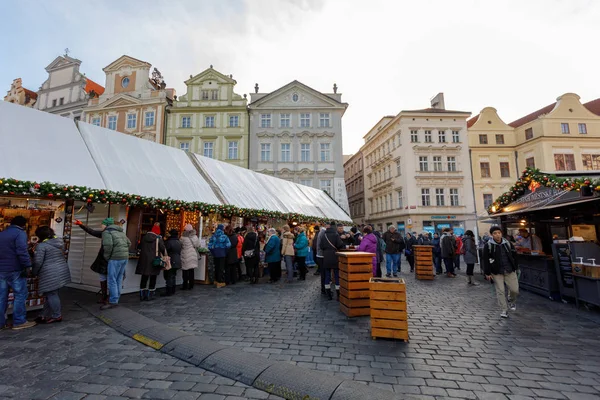 Prague Tsjechië December 2017 Volkeren Komst Van Beroemde Kerstmarkt Old — Stockfoto