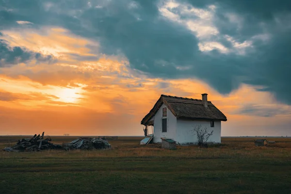 Tramonto Sulla Casa Dei Pastori Nel Parco Nazionale Hortobagy Ungheria — Foto Stock