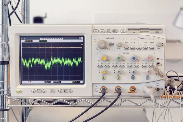 Équipement Moderne Test Fibre Optique Osciloscop Analyseur Ondes Sur Laboratoire — Photo