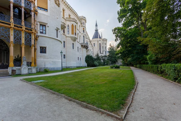 Pemandangan Indah Kastil Negara Renaisans Putih Istana Hluboka Nad Vltavou — Stok Foto