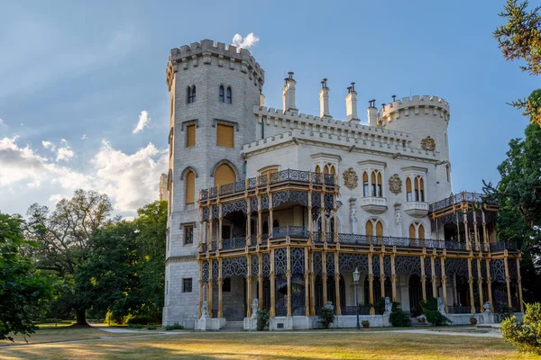 Vista Trasera Del Hermoso Castillo Del Estado Renacimiento Blanco Hluboka — Foto de Stock