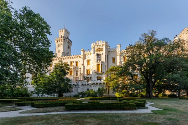 Vista Traseira Castelo Branco Bonito Estado Renascimento Hluboka Nad Vltavou — Fotografia de Stock