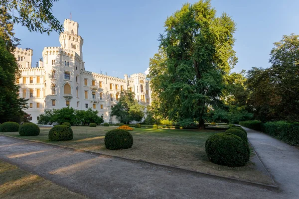 Vista Trasera Del Hermoso Castillo Del Estado Renacimiento Blanco Hluboka — Foto de Stock