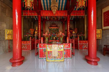 Manado, Endonezya - 4 Ağustos 2015: 1819 yılında kurulan Manado 'daki en eski tapınaklardan biri olan Klenteng Kwan Kong Tapınağı' ndaki tapınak.