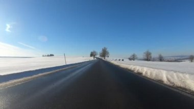 Kış araba sürücü güneşli gün