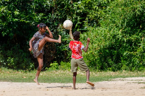 Maroantsetra Madagascar Novembro 2016 Crianças Malgaxes Felizes Meninos Meninas Com — Fotografia de Stock