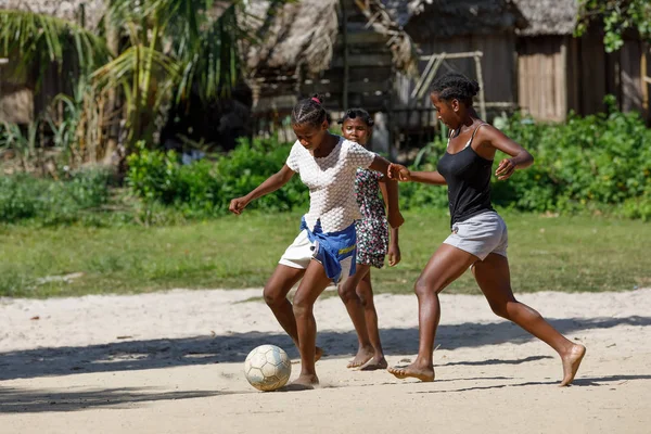 Maroantsetra Madagascar Novembro 2016 Crianças Malgaxes Felizes Meninos Meninas Com — Fotografia de Stock