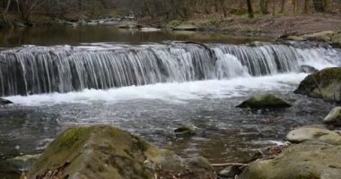 şelale bahar küçük Nehri üzerinde