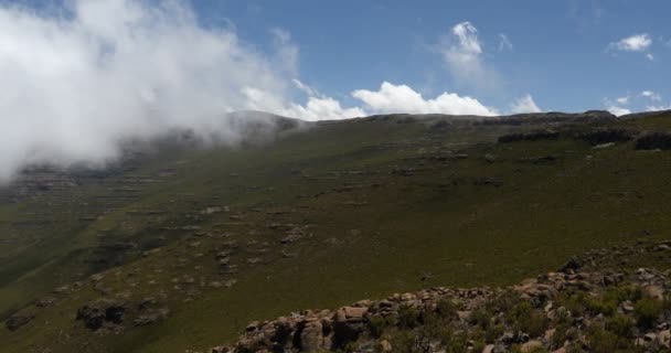 Paisaje de Bale Mountain con niebla y nubes — Vídeo de stock