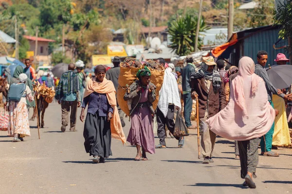 Pueblo etíope en la calle, África —  Fotos de Stock