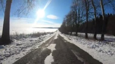 güneşli gün Avrupa'da kış araba sürücü