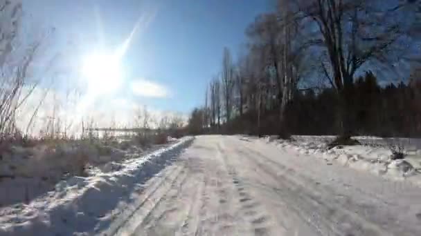 Inverno carro drive hiperlapso no dia ensolarado Europa — Vídeo de Stock