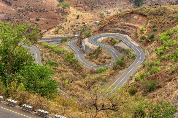 埃塞俄比亚北部锡米安山脉国家公园景观塞米安蜿蜒的道路 非洲乡村荒野 阳光灿烂 天空蔚蓝 — 图库照片