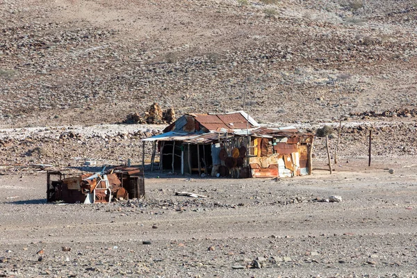 Tradiční Africká Chata Rezavého Plechu Poušti Erongo Pozadí Brandbergova Hora — Stock fotografie