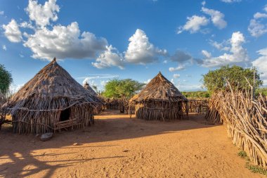 Hamar Köyü. Hamar halkı Güney Etiyopya, Afrika 'daki ilkel bir kabiledir.