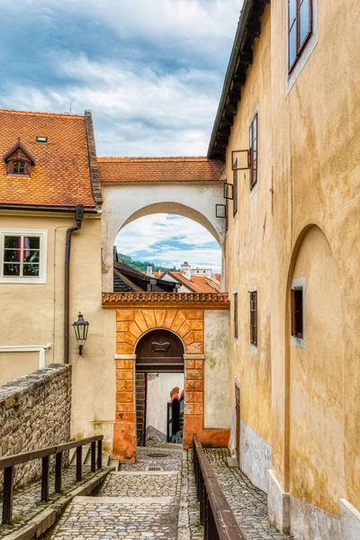 Keskeny Folyosó Antik Macskaköves Úttal Vár Közelében Cesky Krumlov Cseh — Stock Fotó