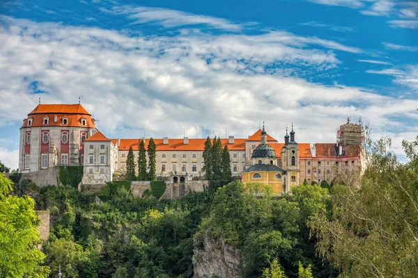 Castelo Vranov Nad Dyji Morávia Sul Vista Castelo Situado Rocha — Fotografia de Stock