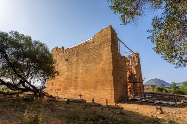 MÖ 700 'den kalma Tigray bölgesindeki Büyük Ay Tapınağı kalıntıları. Etiyopya 'nın en eski yapısıdır ve Aksumite öncesi krallığın başkentidir..